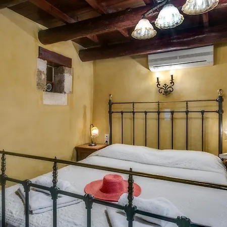 Ifigenia Trad.rooms In Oldtown By.marios * 하니아