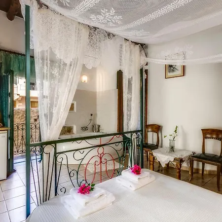 홈스테이 Ifigenia Trad.rooms In Oldtown By.marios 하니아