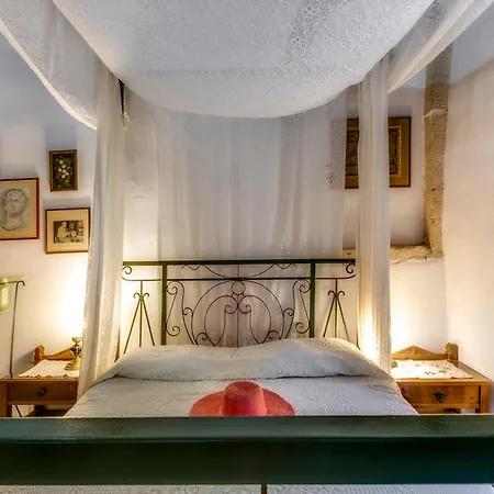 Ifigenia Trad.rooms In Oldtown By.marios * 하니아