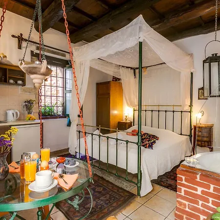 Ifigenia Trad.rooms In Oldtown By.marios * 하니아