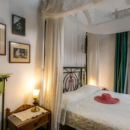 Ifigenia Trad.rooms In Oldtown By.marios 홈스테이 하니아