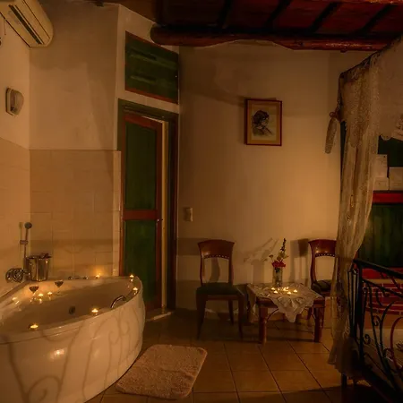 Ifigenia Trad.rooms In Oldtown By.marios * 하니아