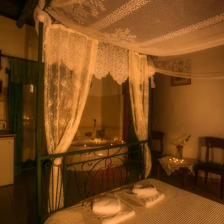 Ifigenia Trad.rooms In Oldtown By.marios