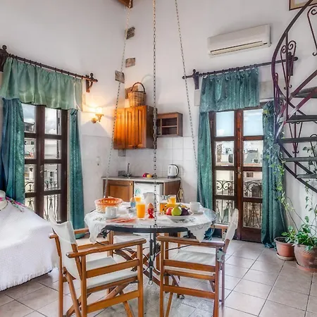 Ifigenia Trad.rooms In Oldtown By.marios 하니아