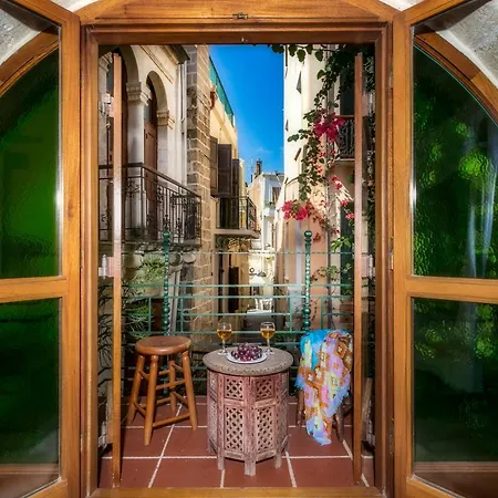 홈스테이 Ifigenia Trad.rooms In Oldtown By.marios 하니아