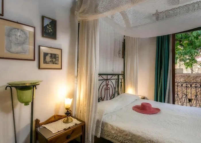 Ifigenia Trad.rooms In Oldtown By.marios