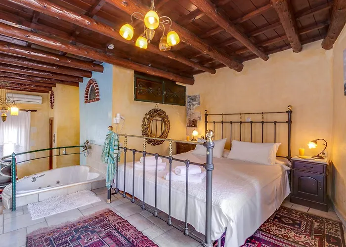 Ifigenia Trad.rooms In Oldtown By.marios