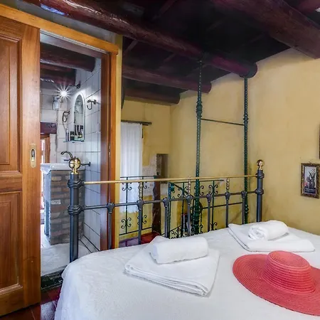Ifigenia Trad.rooms In Oldtown By.marios