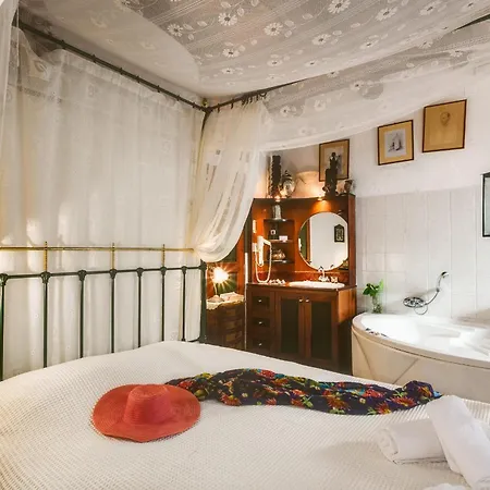 Ifigenia Trad.rooms In Oldtown By.marios *