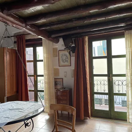 Ifigenia Trad.rooms In Oldtown By.marios خانيا