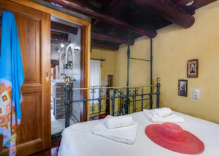 Ifigenia Trad.rooms In Oldtown By.marios