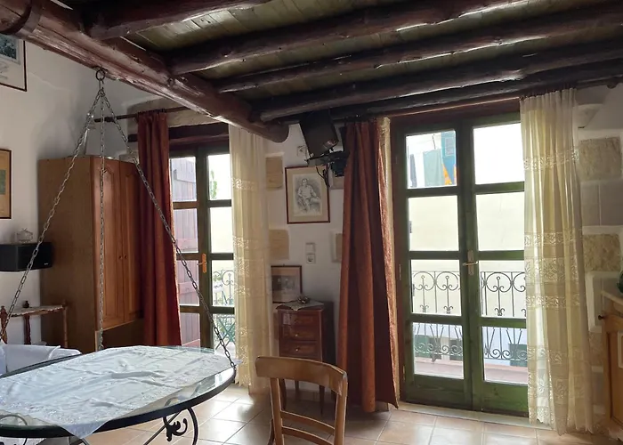 Ifigenia Trad.rooms In Oldtown By.marios חאניה