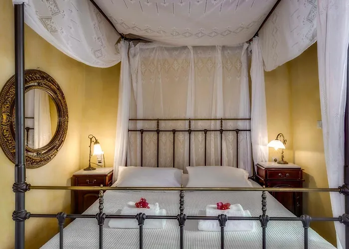 Ifigenia Trad.rooms In Oldtown By.marios